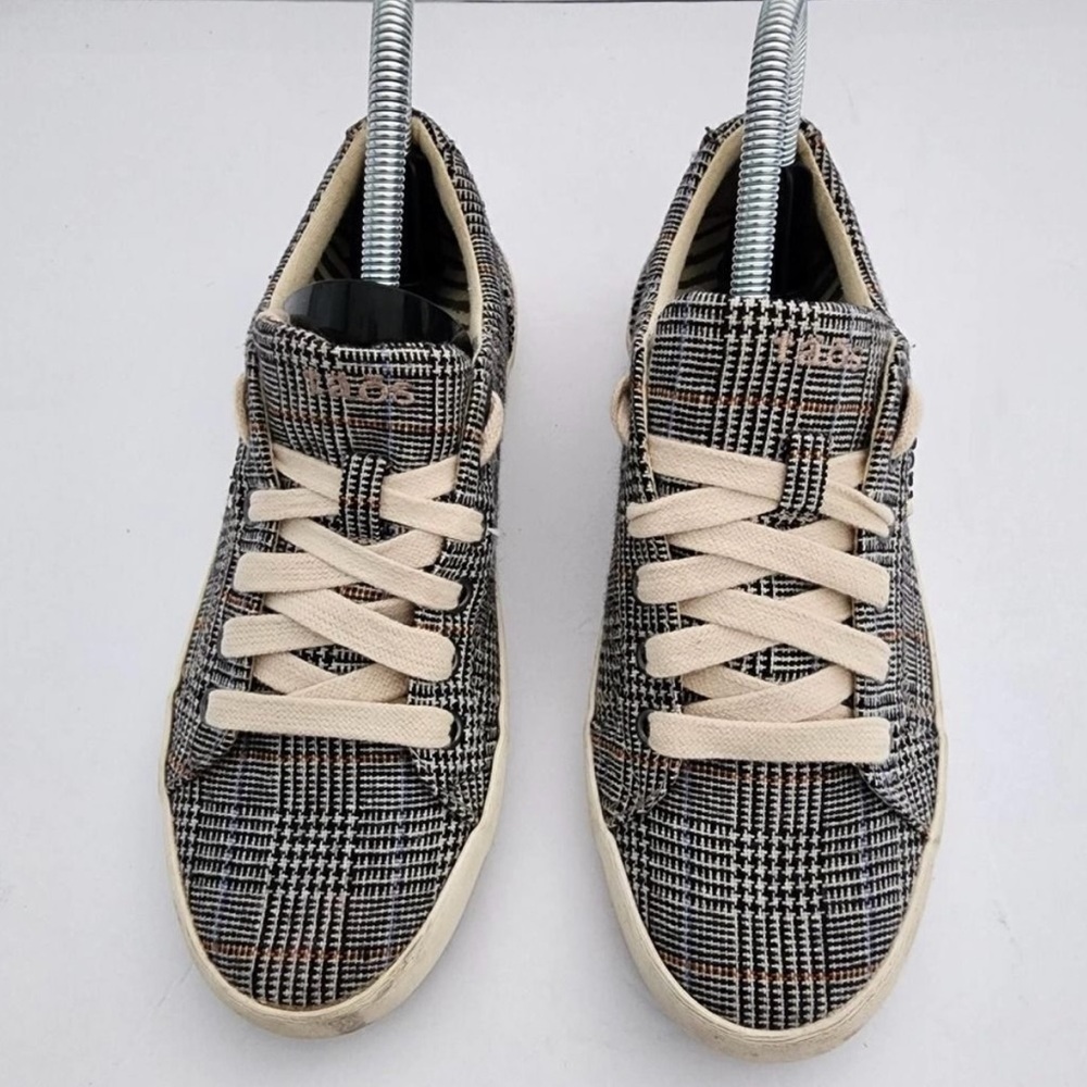 Taos Star Sneakers in very good used condition